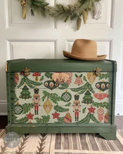 Load image into Gallery viewer, NUTCRACKER HAPPINESS - Decoupage Fiber