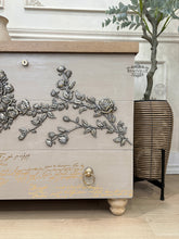 Load image into Gallery viewer, PETALS IN HARMONY - Decor Poly
